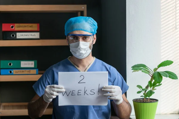 Countdown Signs From Male Doctor In Office — Stok Foto