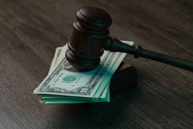 Masada dolar üzerinde çekiç