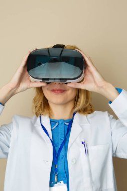 Beyaz önlük doktor