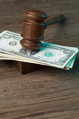 Dolar çekiçle fotoğrafı