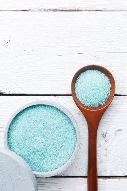 Kavanozun içinde tuz ve kaşık