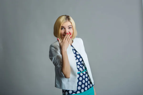 Chica riendo en el fondo vacío — Foto de Stock