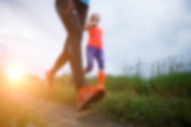 İki çalışan kadın sporcular, park