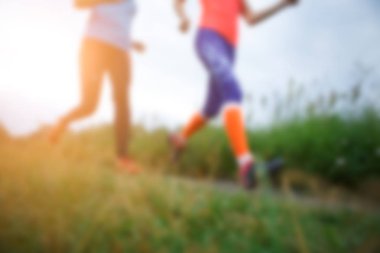 İki kız bulanık fotoğraf