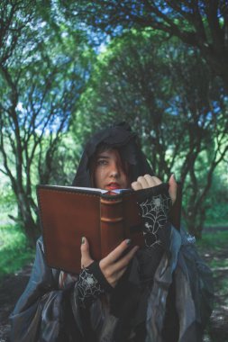 Cadı kitap ile görüntü