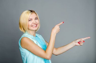 Parmakları ile gülümseyen modeli Puan