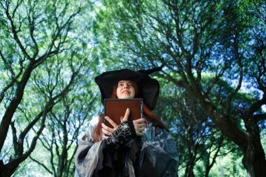 Görüntü siyah şapkalı cadı