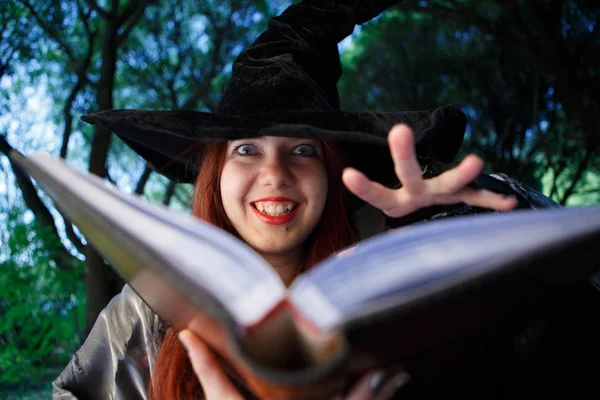 Büyü okuma cadı fotoğrafı yakın çekim