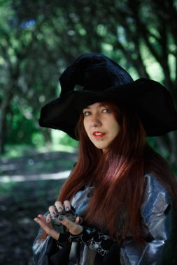 Cadı şapkalı görüntüsünü