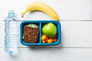 Fitness snack öğle yemeği kutusu resmi