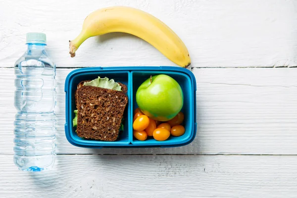 Foto van fitness snack in de Lunchbox — Stockfoto