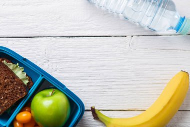 Fitness snack öğle yemeği kutusu resmi
