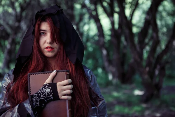 Foto mística de bruxa negra — Fotografia de Stock