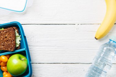 Fitness öğünde yemek kutusu resmi
