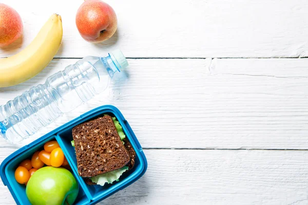 Foto van sport nuttig snack in container — Stockfoto