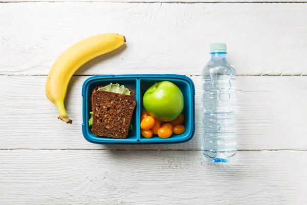 Imagen del almuerzo fitness, botella de agua —  Fotos de Stock