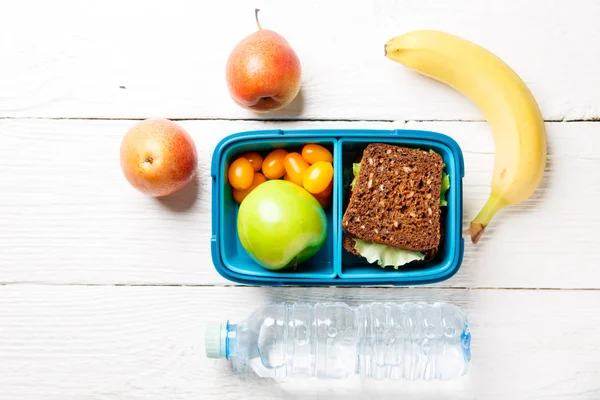 Image of sporting healthy snack in lunchbox — Stock Photo, Image