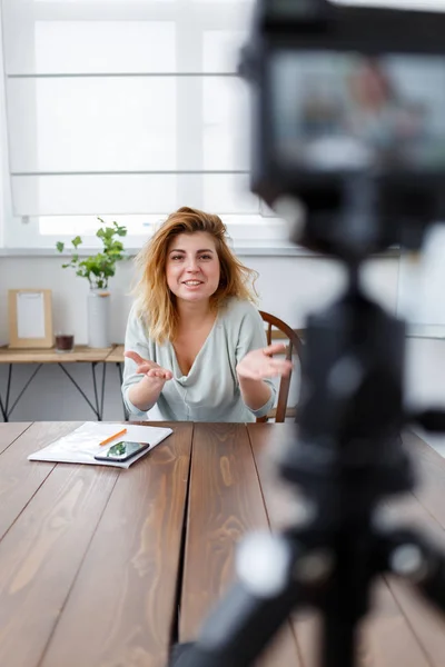 Blurred photo of woman blogger sitting at table. — Stock Photo, Image
