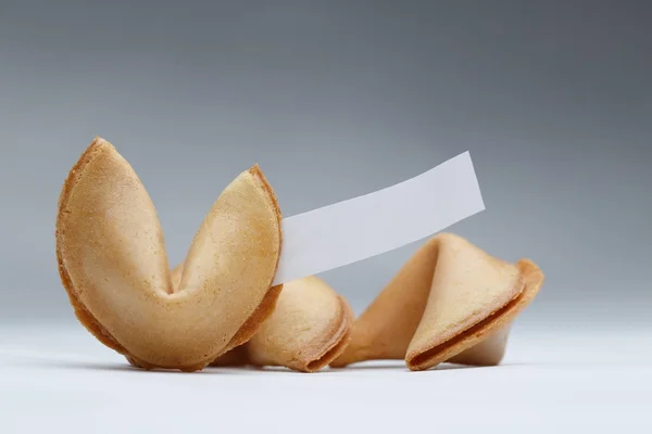 Bild av kinesiska cookies med papper för önskemål — Stockfoto