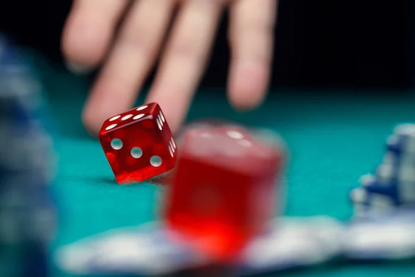 Photo of dice, chips, palm in casino on green table — Stock Photo, Image