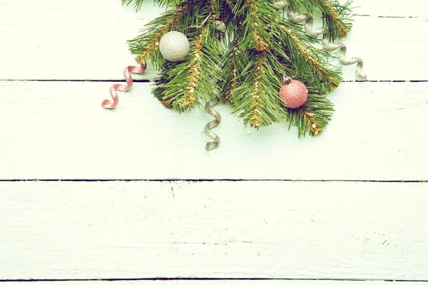 Ξύλινη επιφάνεια closeup με διακόσμηση Χριστούγεννα στην κορυφή — Φωτογραφία Αρχείου