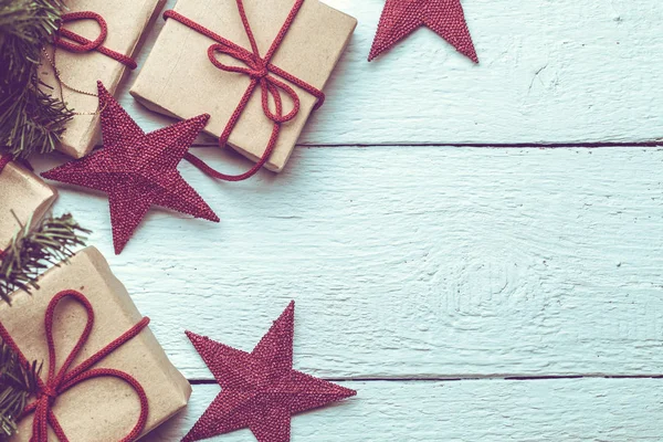 선물과 빨간 별들로 가득 한 박스들 — 스톡 사진