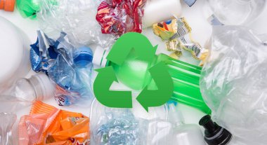 Plastik şişelerin resmi geri dönüşüm