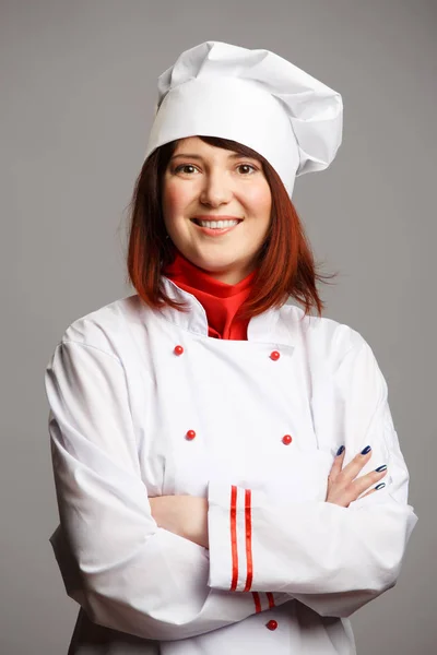 Foto da cozinheira em roupão branco e boné — Fotografia de Stock