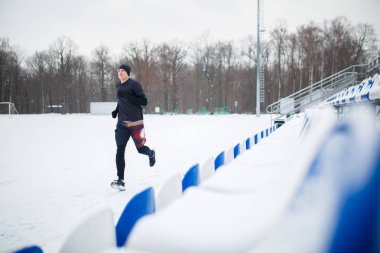 Stadyum spor adam çalışan resmi