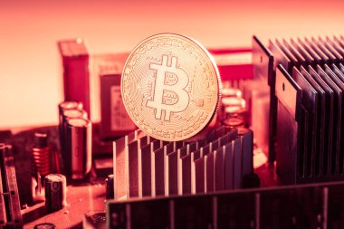 Bitcoin ve işlemci üzerinde kırmızı bir arka plan resmi