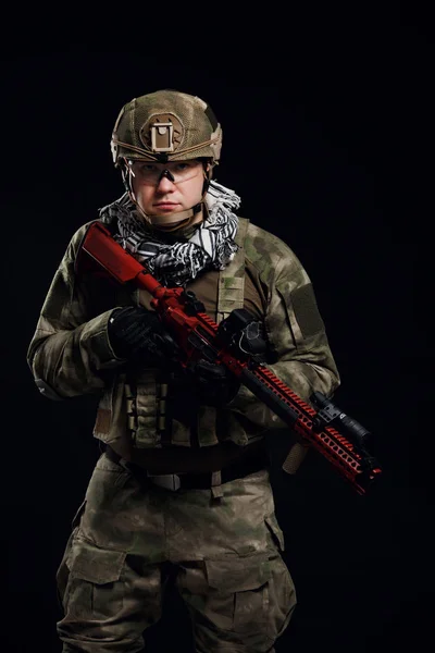 Bild eines Soldaten mit Gewehr — Stockfoto