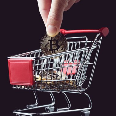 el bir bitcoin arabası atar..