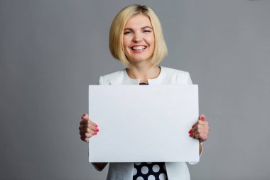 Boş levha ile genç modeli