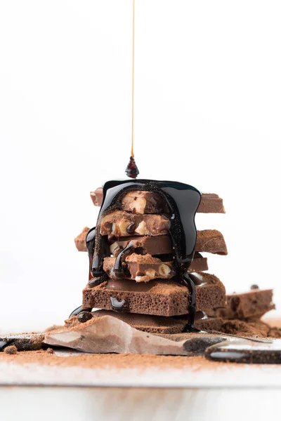 Σοκολάτα πύργος με ποτισμένες σιρόπι — Φωτογραφία Αρχείου