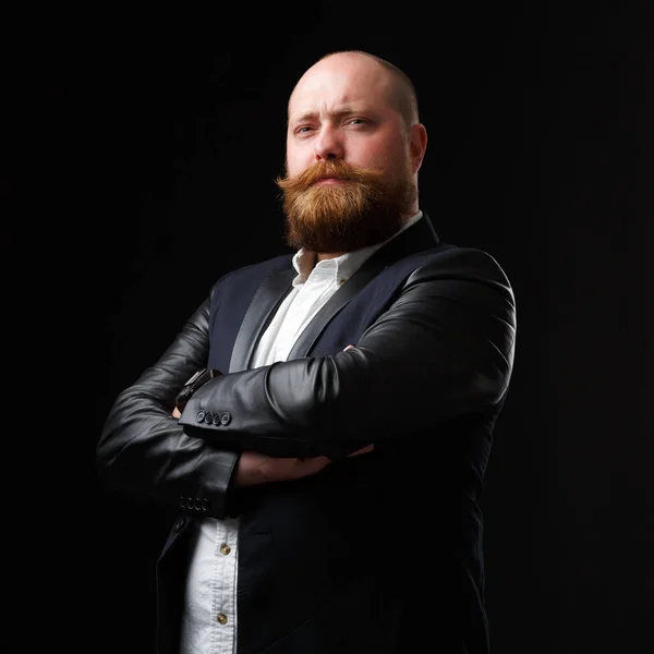 Hombre majestuoso con barba de jengibre — Foto de Stock