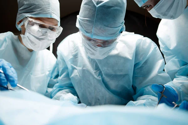 Doktorlar ameliyat için görüntü — Stok fotoğraf