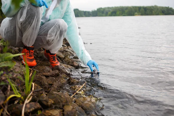 Photos chemist takes water samples