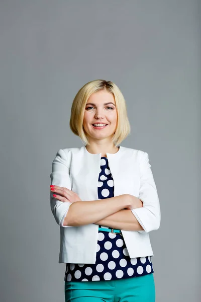 Smiling woman with arms crossed — Stock Photo, Image