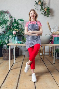 Resmi önlük çapraz elle çiçekçi