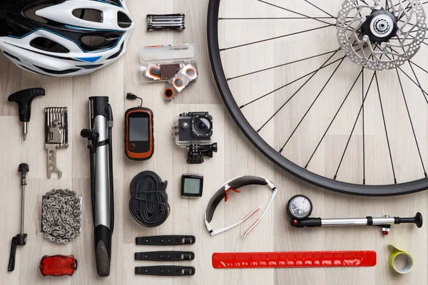 Wiel, steering wheel, zetel, helm, band, zonnebril, reflecterende tape. — Stockfoto