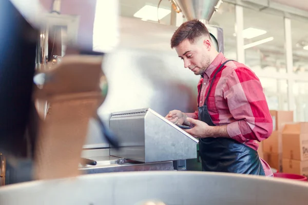 Photo of businessman with phone at computer of industrial machine — Stock Photo, Image