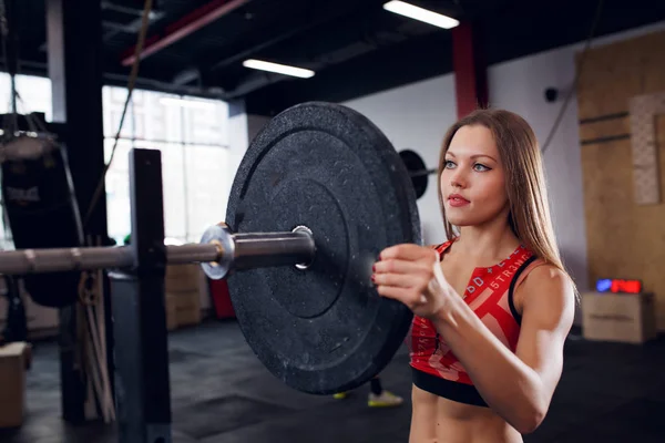 Picture of athlete girl in sports clothes with barbell — Stock Photo, Image