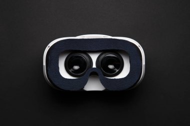 Sanal gerçeklik gözlük siyah arka plan üzerine fotoğraf