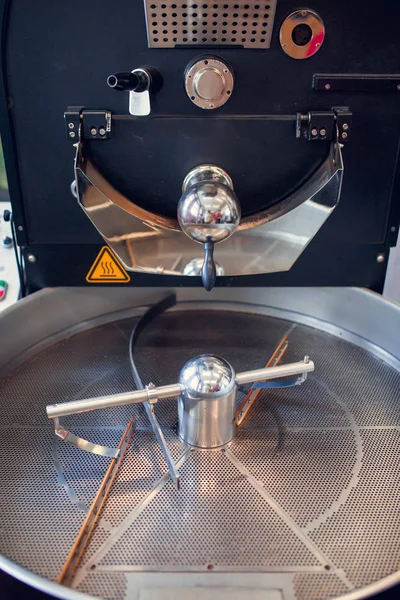 Foto de máquina de ferro vazia para torrar café — Fotografia de Stock