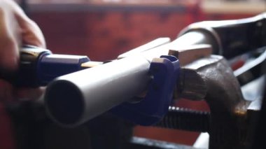 Adam assebling Bisiklet