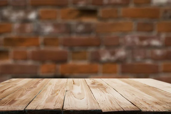 Wooden surface on blurry brick wall background. — Stock Photo, Image