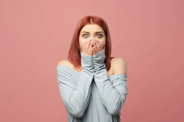 Surprised young woman covering her mouth with hands — Stock Photo, Image