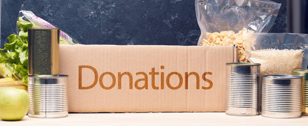 Концепция пожертвований продуктов питания с вароевой пищей
