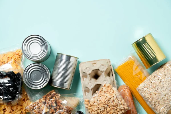 Conjunto de produtos alimentares. Abastecimento de alimentos Doação, coronavírus e conceito de quarentena . — Fotografia de Stock