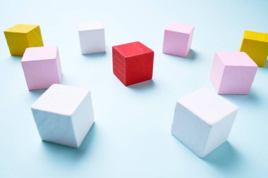 Ahşap küplerin mavi arka planı, iş konsepti